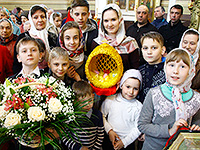 В ночь с 15 на 16 апреля 2017 года в Ахтырском кафедральном соборе Орла митрополит Орловский и Болховский Антоний совершил Пасхальные богослужения — полунощницу, крестный ход, Пасхальную заутреню и Божественную литургию свт. Иоанна Златоуста. Вечером 16 апреля Архипастырь совершил в соборе Пасхальную великую вечерню