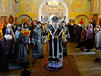 Во вторник Страстной седмицы митрополит Орловский и Болховский Антоний совершил в сослужении епископа Мценского Алексия, викария Орловской епархии, Божественную литургию Преждеосвященных даров в Свято-Троицком храме Мценска. 11 апреля 2017 г.