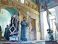 Во вторник Страстной седмицы митрополит Орловский и Болховский Антоний совершил в сослужении епископа Мценского Алексия, викария Орловской епархии, Божественную литургию Преждеосвященных даров в Свято-Троицком храме Мценска. 11 апреля 2017 г.