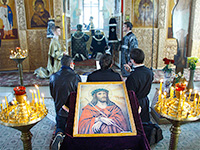 Во вторник Страстной седмицы митрополит Орловский и Болховский Антоний совершил в сослужении епископа Мценского Алексия, викария Орловской епархии, Божественную литургию Преждеосвященных даров в Свято-Троицком храме Мценска. 11 апреля 2017 г.