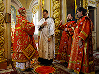 Митрополит Орловский и Болховский Антоний совершил богослужения Великого Четверга, Великой Пятницы и Великой Субботы в Ахтырском кафедральном соборе Орла. 13-15 апреля 2017 г.