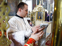 Митрополит Орловский и Болховский Антоний совершил богослужения Великого Четверга, Великой Пятницы и Великой Субботы в Ахтырском кафедральном соборе Орла. 13-15 апреля 2017 г.