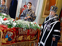 Митрополит Орловский и Болховский Антоний совершил богослужения Великого Четверга, Великой Пятницы и Великой Субботы в Ахтырском кафедральном соборе Орла. 13-15 апреля 2017 г.