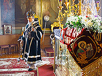 Митрополит Орловский и Болховский Антоний совершил богослужения Великого Четверга, Великой Пятницы и Великой Субботы в Ахтырском кафедральном соборе Орла. 13-15 апреля 2017 г.