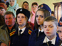 В пятницу Светлой Седмицы, день празднования иконе Божией Матери «Живоносный Источник», митрополит Орловский и Болховский Антоний в сослужении епископа Ливенского и Малоархангельского Нектария совершил Божественную литургию в церкви Живоначальной Троицы города Болхова. 21 апреля 2017 г.