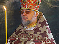 Высокопреосвященнейший митрополит Орловский и Болховский Антоний возглавил Божественную литургию в Никольском храме с. Старцево-Лепёшкино Орловского района. 20 мая 2017 г.