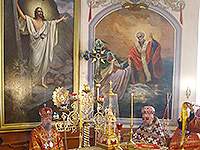 Высокопреосвященнейший митрополит Орловский и Болховский Антоний возглавил Божественную литургию в Никольском храме с. Старцево-Лепёшкино Орловского района. 20 мая 2017 г.