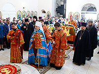 В день памяти святой блаженной Матроны Московской митрополит Орловский и Болховский Антоний совершил в сослужении епископа Ливенского и Малоархангельского Нектария Божественную литургию в храме блаженной Матроны Московской в Северном районе Орла. 2 мая 2017 г.