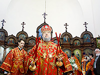В день памяти святой блаженной Матроны Московской митрополит Орловский и Болховский Антоний совершил в сослужении епископа Ливенского и Малоархангельского Нектария Божественную литургию в храме блаженной Матроны Московской в Северном районе Орла. 2 мая 2017 г.