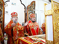 В день памяти святой блаженной Матроны Московской митрополит Орловский и Болховский Антоний совершил в сослужении епископа Ливенского и Малоархангельского Нектария Божественную литургию в храме блаженной Матроны Московской в Северном районе Орла. 2 мая 2017 г.