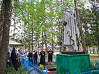 Волонтеры православных движений Орла организовали поездку воспитанников Кромской  школы-интерната в женский монастырь святого апостола Иоанна Богослова в с. Корсунь. 7 мая 2017 г.