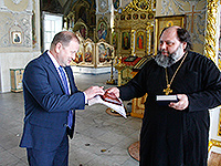 Ректору РАНХиГС Владимиру Мау и руководству Орловского филиала академии вручены награды Орловской митрополии. 12 мая 2017 г.