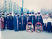 Священник Владимир Дорош с духовенством епархии в Сквере Танкистов. 1981 г.