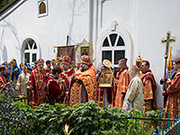 В праздник Рождества честного славного Пророка, Предтечи и Крестителя Господня Иоанна митрополит Орловский и Болховский Антоний совершил Божественную литургию в Иоанно-Крестительском храме Орла. 7 июля 2017 г.