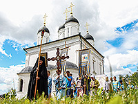 8 и 9 июля 2017 г. состоялся Архипастырский визит митрополита Орловского и Болховского Антония в Болховское благочиние. Вечером 8 июля Владыка возглавил всенощное бдение в Христорождественском храме Болхова. Утром 9 июля, в день празднования Тихвинской иконе Божией Матери, митрополит Антоний в сослужении  епископа Мценского Алексия совершил Божественную литургию в Троицком Рождества Богородицы Оптином женском монастыре, где находится чтимый Тихвинский образ