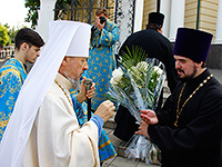 В день празднования Ахтырской иконе Божией Матери Божественную литургию в Ахтырском кафедральном соборе Орла в честь его престольного праздника совершил митрополит Орловский и Болховский Антоний в сослужении епископа Ливенского и Малоархангельского Нектария и епископа Мценского Алексия, викария Орловской епархии. 15 июля 2017 г.