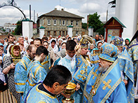 В день празднования Ахтырской иконе Божией Матери Божественную литургию в Ахтырском кафедральном соборе Орла в честь его престольного праздника совершил митрополит Орловский и Болховский Антоний в сослужении епископа Ливенского и Малоархангельского Нектария и епископа Мценского Алексия, викария Орловской епархии. 15 июля 2017 г.