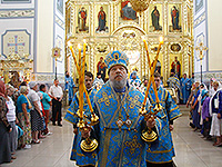 В день празднования Смоленской иконе Божией Матери митрополит Орловский и Болховский Антоний возглавил литургию в храме Смоленской иконе Божией Матери в Орле. 10 августа 2017 г.