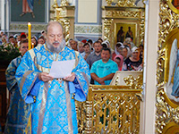 В день празднования Смоленской иконе Божией Матери митрополит Орловский и Болховский Антоний возглавил литургию в храме Смоленской иконе Божией Матери в Орле. 10 августа 2017 г.
