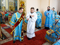 В день празднования Смоленской иконе Божией Матери митрополит Орловский и Болховский Антоний возглавил литургию в храме Смоленской иконе Божией Матери в Орле. 10 августа 2017 г.