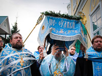Митрополит Орловский и Болховский Антоний совершил утреню с чином Погребения Пресвятой Богородицы в Ахтырском кафедральном соборе Орла. 28 августа 2017 г.