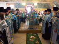 В праздник Рождества Пресвятой Богородицы митрополит Орловский и Болховский Антоний совершил литургию в Троицкой церкви Болхова. 21 сентября 2017 г.