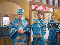 В праздник Рождества Пресвятой Богородицы митрополит Орловский и Болховский Антоний совершил литургию в Троицкой церкви Болхова. 21 сентября 2017 г.