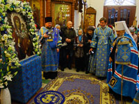 В день церковного празднования Иверской иконе Божией Матери, торжества в честь престольного праздника храма Иверской иконы Божией Матери в Орле возглавил митрополит Орловский и Болховский Антоний, который совершил здесь литургию в сослужении епископа Ливенского и Малоархангельского Нектария и епископа Мценского Алексия. 26 октября 2017 г.