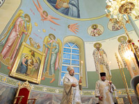 В Рождественский сочельник митрополит Орловский и Болховский Антоний совершил Божественную литургию святителя Иоанна Златоуста и великую вечерню в храме Смоленской иконы Божией Матери в Орле. 8 января 2018 г.