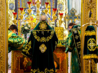 В праздник Входа Господня в Иерусалим (Неделю ваий), митрополит Орловский и Болховский Антоний совершил Божественную литургию в Богоявленском соборе Орла. 1 апреля 2018 г.