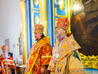 В день праздника Светлого Христова Воскресения митрополит Орловский и Болховский Антоний в сослужении епископа Мценского Алексия совершил Пасхальную великую вечерню в Успенском (Михаило-Архангельском) соборе Орла. 8 апреля 2018 г.