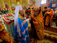 В день праздника Светлого Христова Воскресения митрополит Орловский и Болховский Антоний в сослужении епископа Мценского Алексия совершил Пасхальную великую вечерню в Успенском (Михаило-Архангельском) соборе Орла. 8 апреля 2018 г.