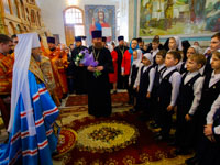 В день праздника Светлого Христова Воскресения митрополит Орловский и Болховский Антоний в сослужении епископа Мценского Алексия совершил Пасхальную великую вечерню в Успенском (Михаило-Архангельском) соборе Орла. 8 апреля 2018 г.