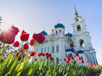 Митрополит Орловский и Болховский Антоний возглавил торжества по случаю 100-летния мученической кончины болховских новомучеников — священника Иоанна Панкова и сыновей его Николая и Петра в Спасо-Преображенском соборе Болхова. После Архипастырь посетил митинг и парад на площади Ленина, посвященные Дню Победы. 9 мая 2018 г.