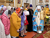 В праздник перенесения мощей святителя и чудотворца Николая из Мир Ликийских в Бар митрополит Орловский и Болховский Антоний совершил Архипастырский визит в Сосковский район. В Никольском храме поселка Сосково Владыка возглавил Божественную литургию. 22 мая 2018 г.