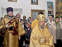 В праздник перенесения мощей святителя и чудотворца Николая из Мир Ликийских в Бар митрополит Орловский и Болховский Антоний совершил Архипастырский визит в Сосковский район. В Никольском храме поселка Сосково Владыка возглавил Божественную литургию. 22 мая 2018 г.