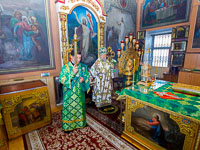 В канун праздника Пятидесятницы митрополит Орловский и Болховский Антоний совершил всенощное бдение в Свято-Троицком храме Орла. 26 мая 2018 г.